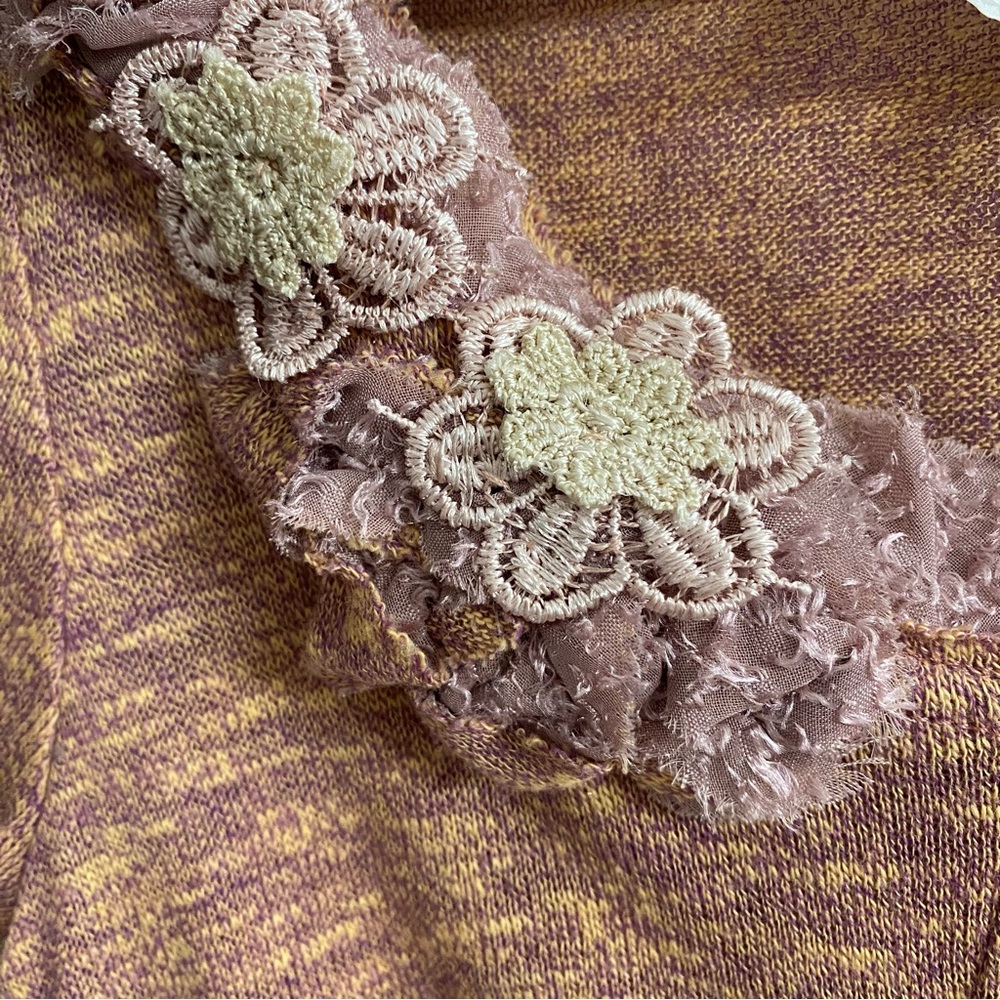 Luluvia Anthropologie Boho Heathered Knit Top with 3D Floral Lace Size M NWT - Picture 5 of 12